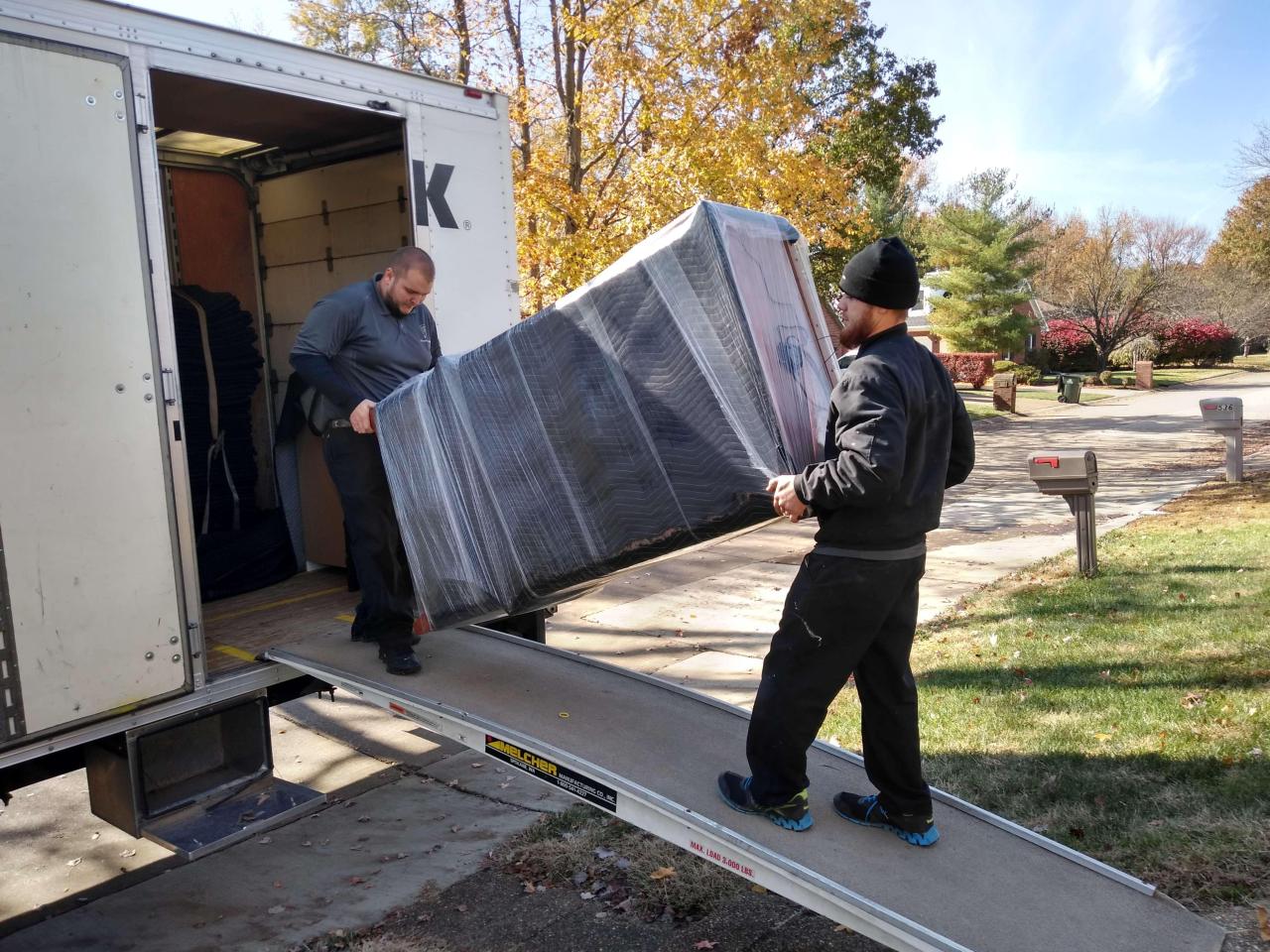 Movers truck evansville